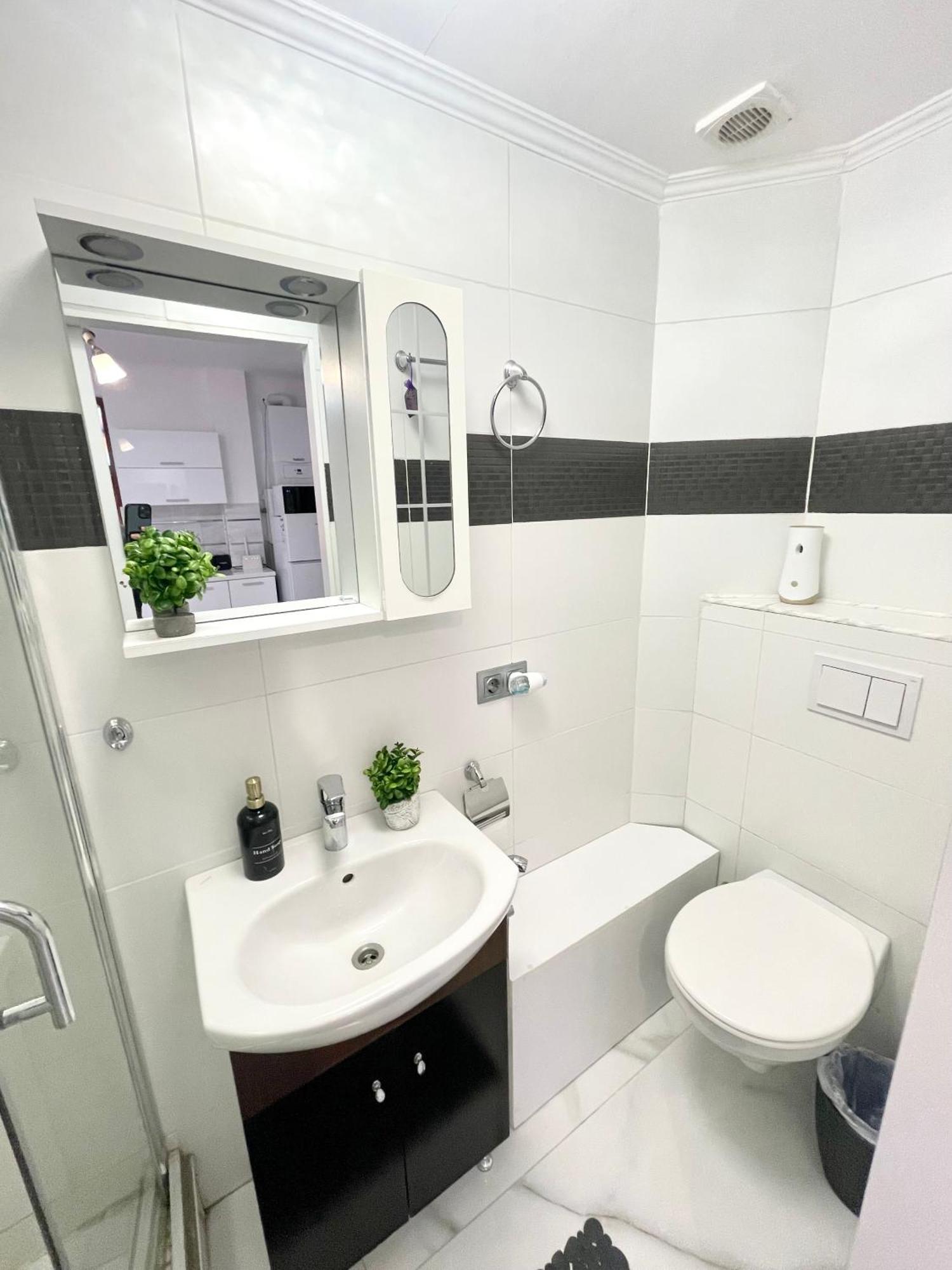 White Studio Boekarest Buitenkant foto